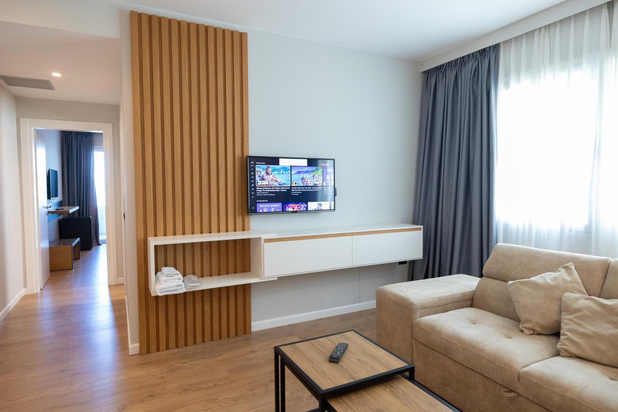 Duka Hotel Вльора Екстер'єр фото