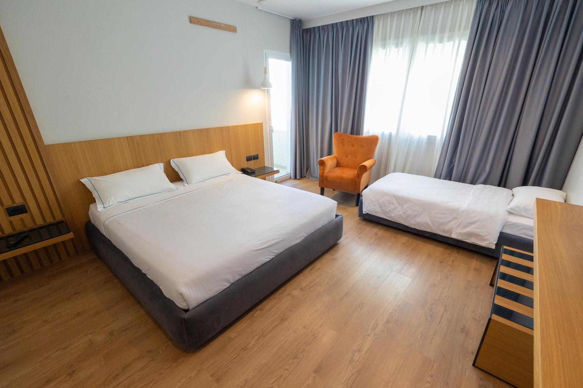 Duka Hotel Вльора Екстер'єр фото